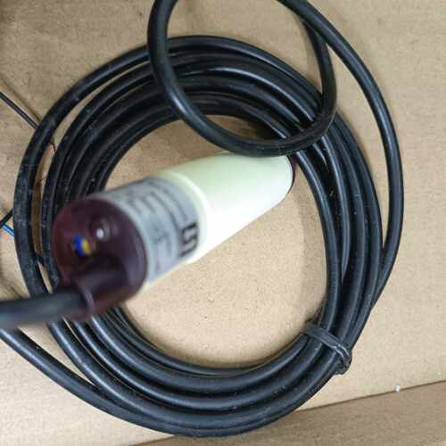 新货光电开关E3FN-P18KDR3T-WP-BL~议价