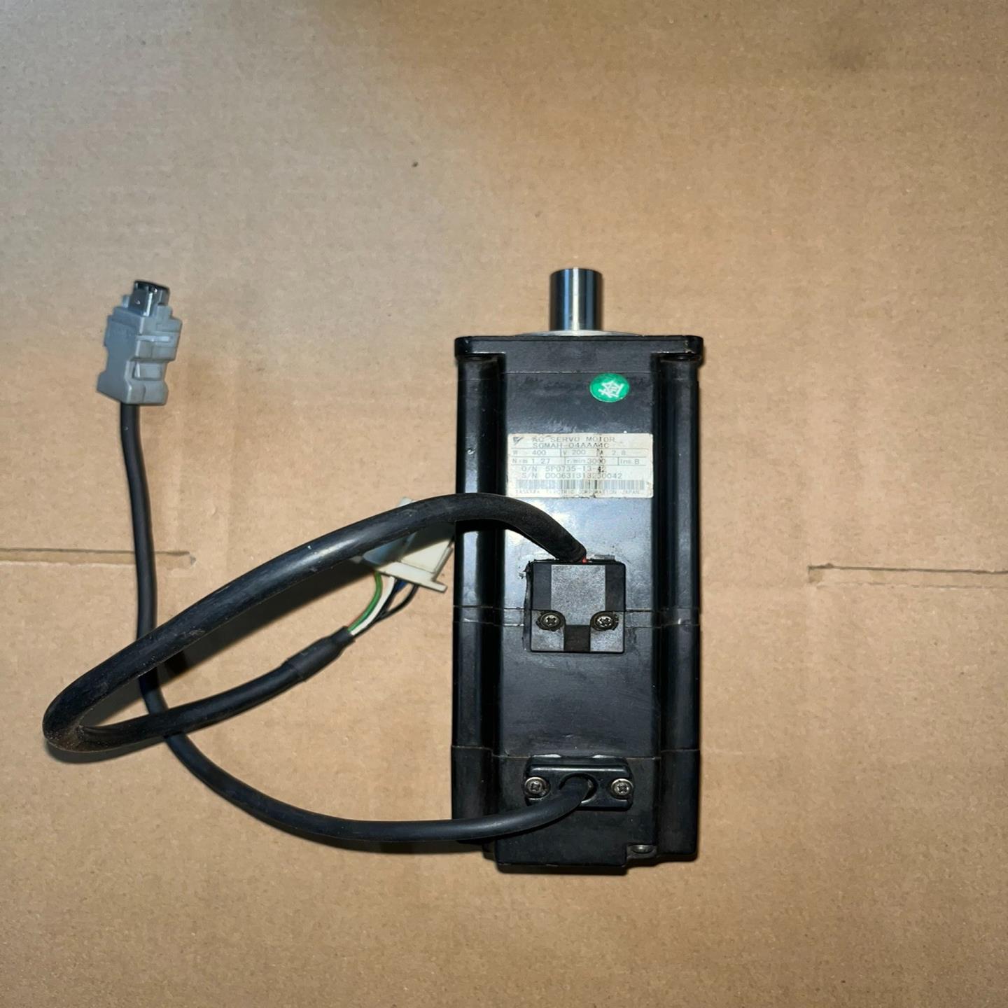 SGMAH-04AAA4C 安川伺服电机（憨憨电子）