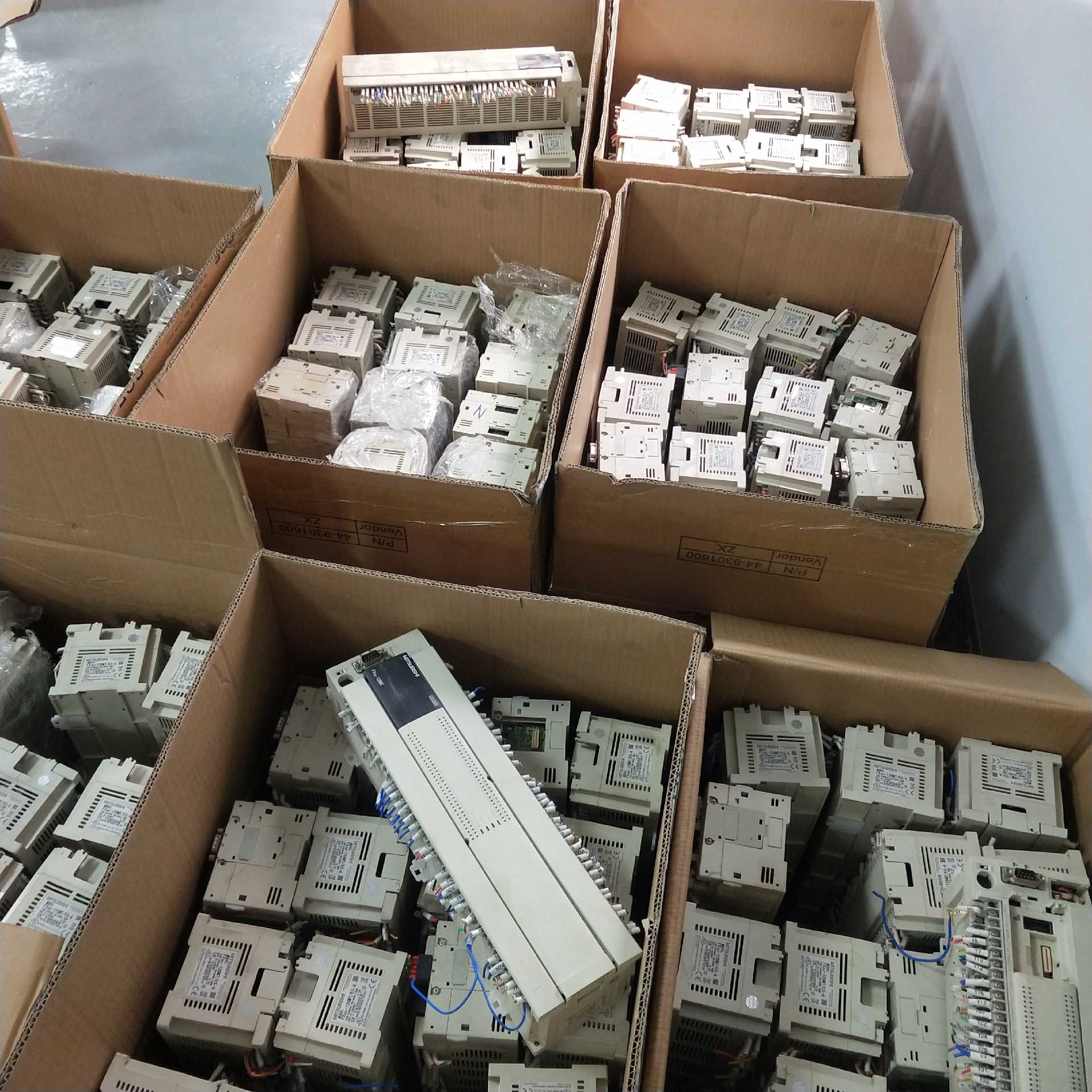 三菱plc fx3u－128mt200台（基数电子）