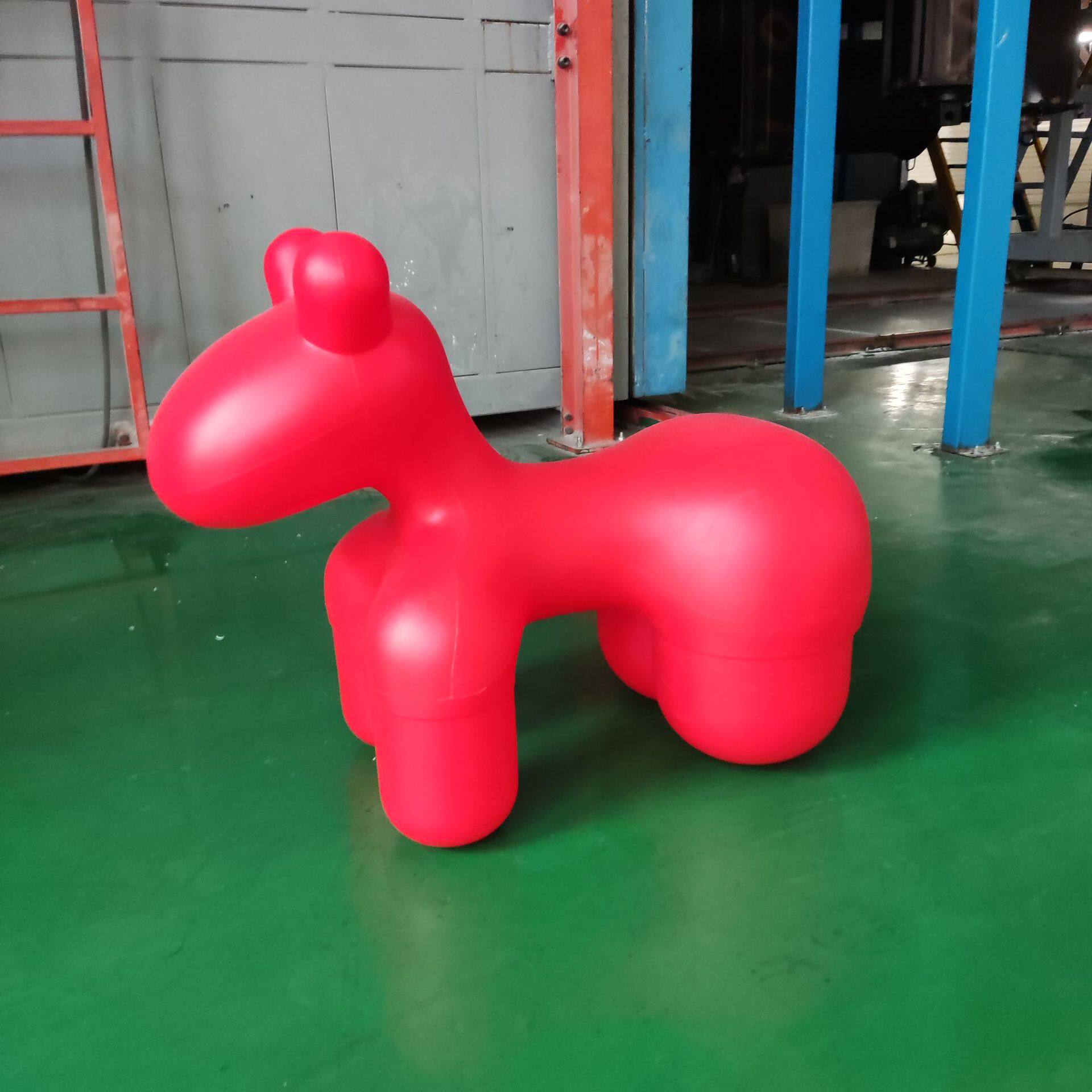 红色塑料小马带轮玩具家私摆件塑胶小马pe可带音乐多功能儿童玩具