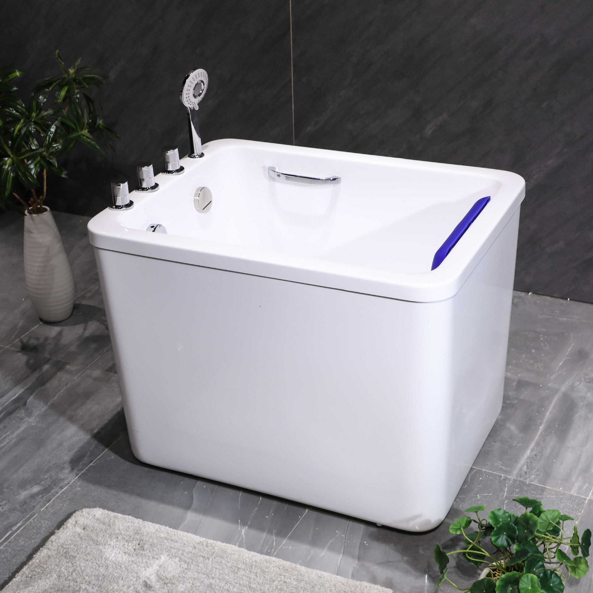 小户型方形浴盆深泡式五金水件缸枕头扶手家用酒店民宿简约型浴缸