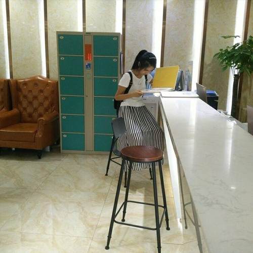 美923现代简酒吧脚椅子高脚凳铁艺吧台椅轻奢圆靠背式高椅约实木