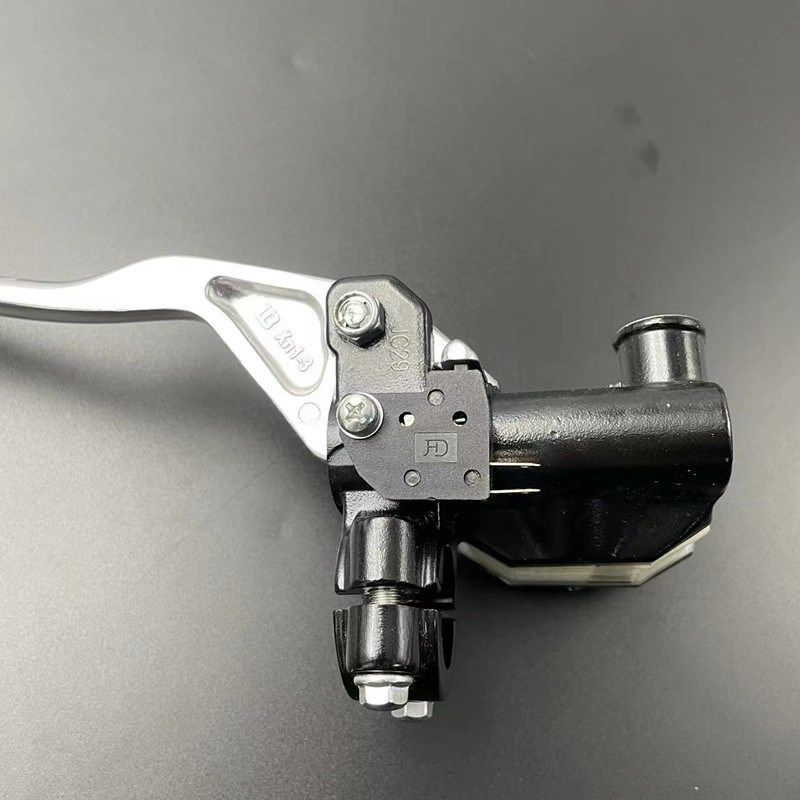 适用 春风摩托车 15m0NK 狒狒125 NK150 领跑王 上泵 前碟刹车泵