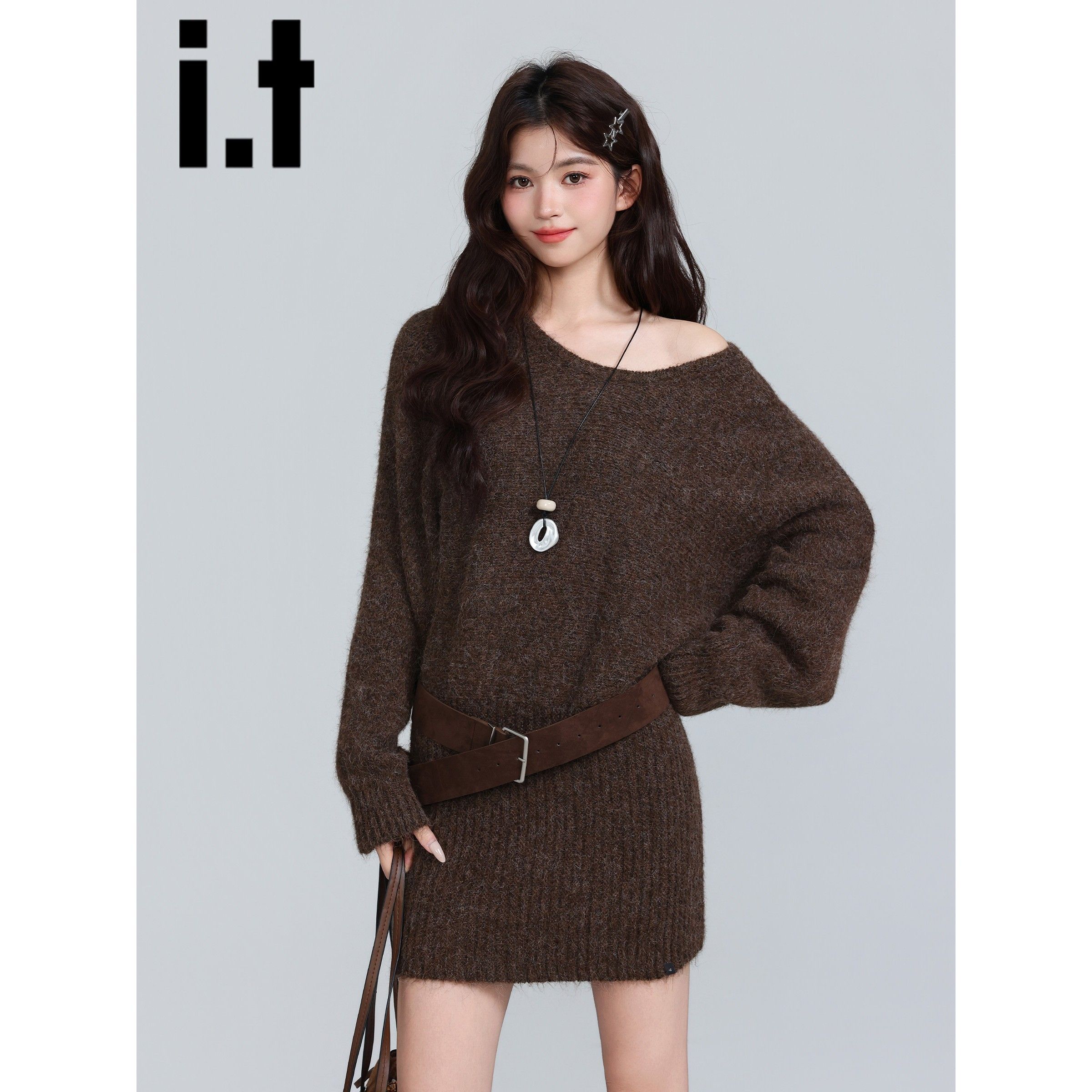 it:CHOCOOLATE咖色露肩针织毛衣连衣裙女2025新款冬修身包臀裙子