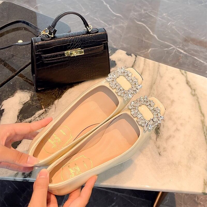 香港rv tep2024秋季法式方头水钻方扣单鞋女粗跟中跟浅口漆皮婚鞋