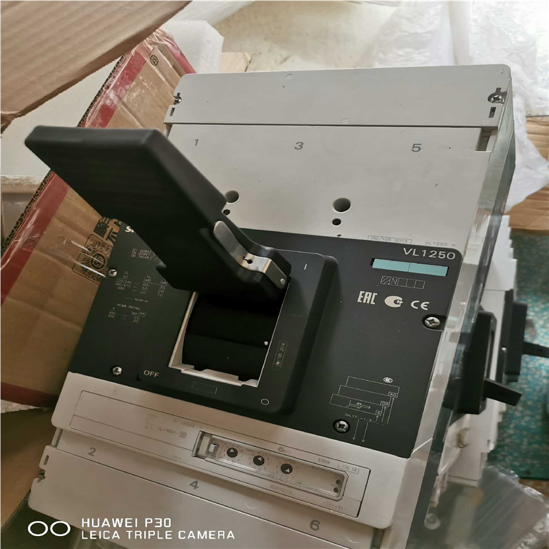 塑壳断路器VL1250N 3P  1000A  125(崽崽配件）