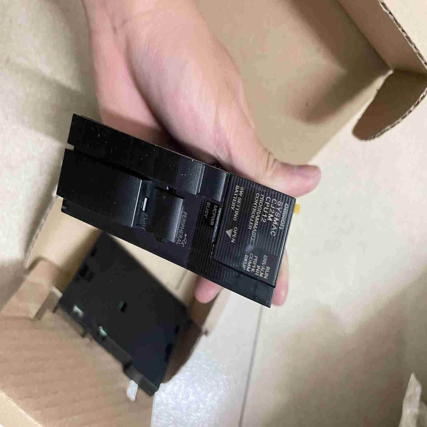 【汇生】欧姆龙CJ2M-CPU12全新的，功能正常，盒子不匹配，当成【
