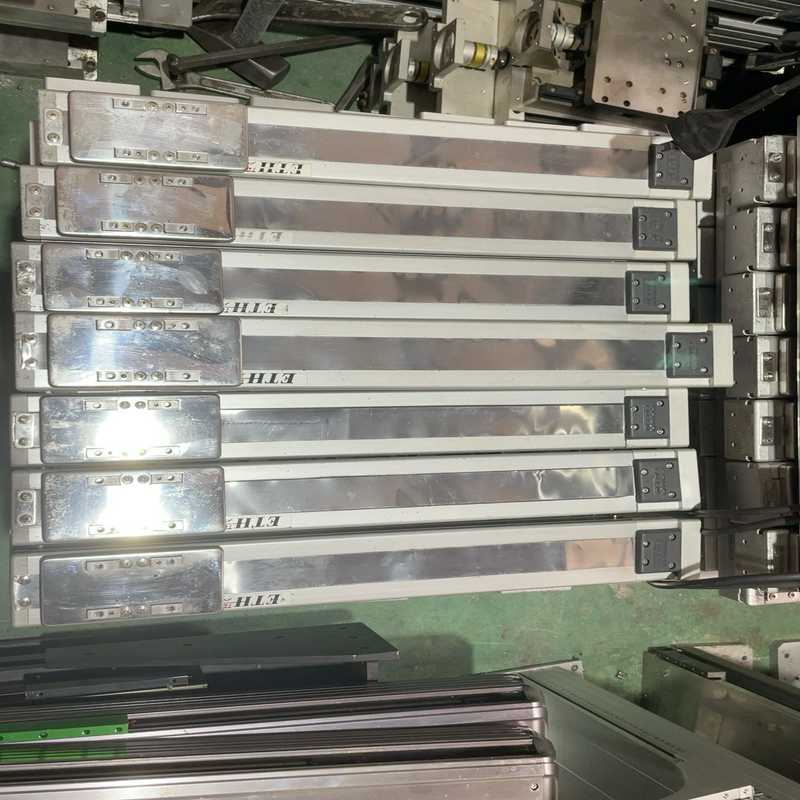 TOYO单轨全封闭滑台总长510mm行程300mm丝杆121（崽载电子）