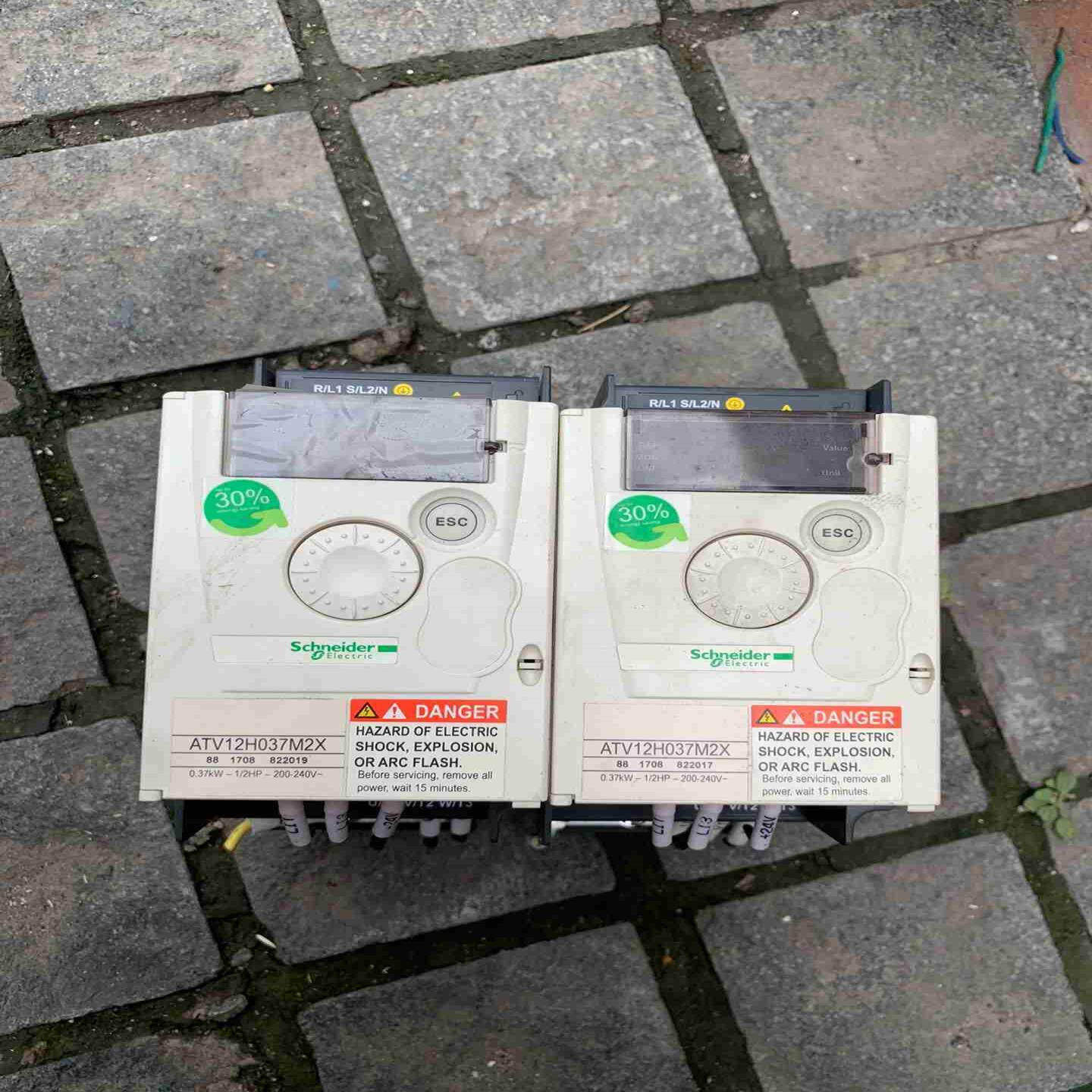 施耐德变频器ATV12H037M2X 单相220V 037议价