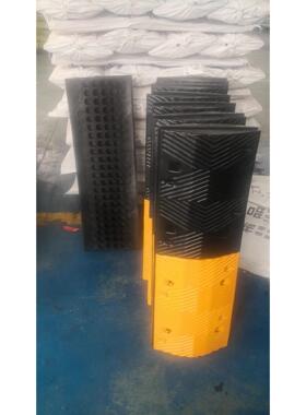 1000*350*70mm橡胶减速带人字形路沿坡减速垄抗压停车场高速路口