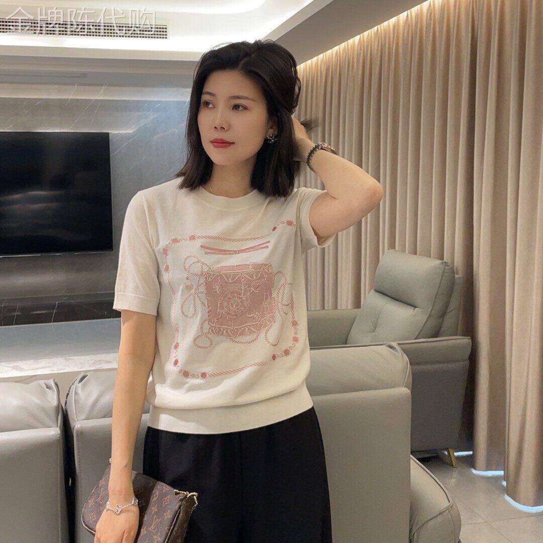 韩国高档设计感T恤女士夏装新款轻奢减龄洋气中年圆领短袖上衣潮