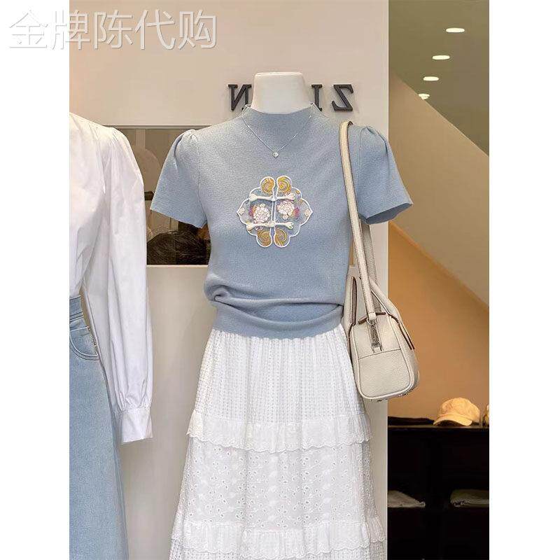 复古时尚短款泡泡袖刺绣T恤女士夏季欧货设计感立领冰丝针织上衣
