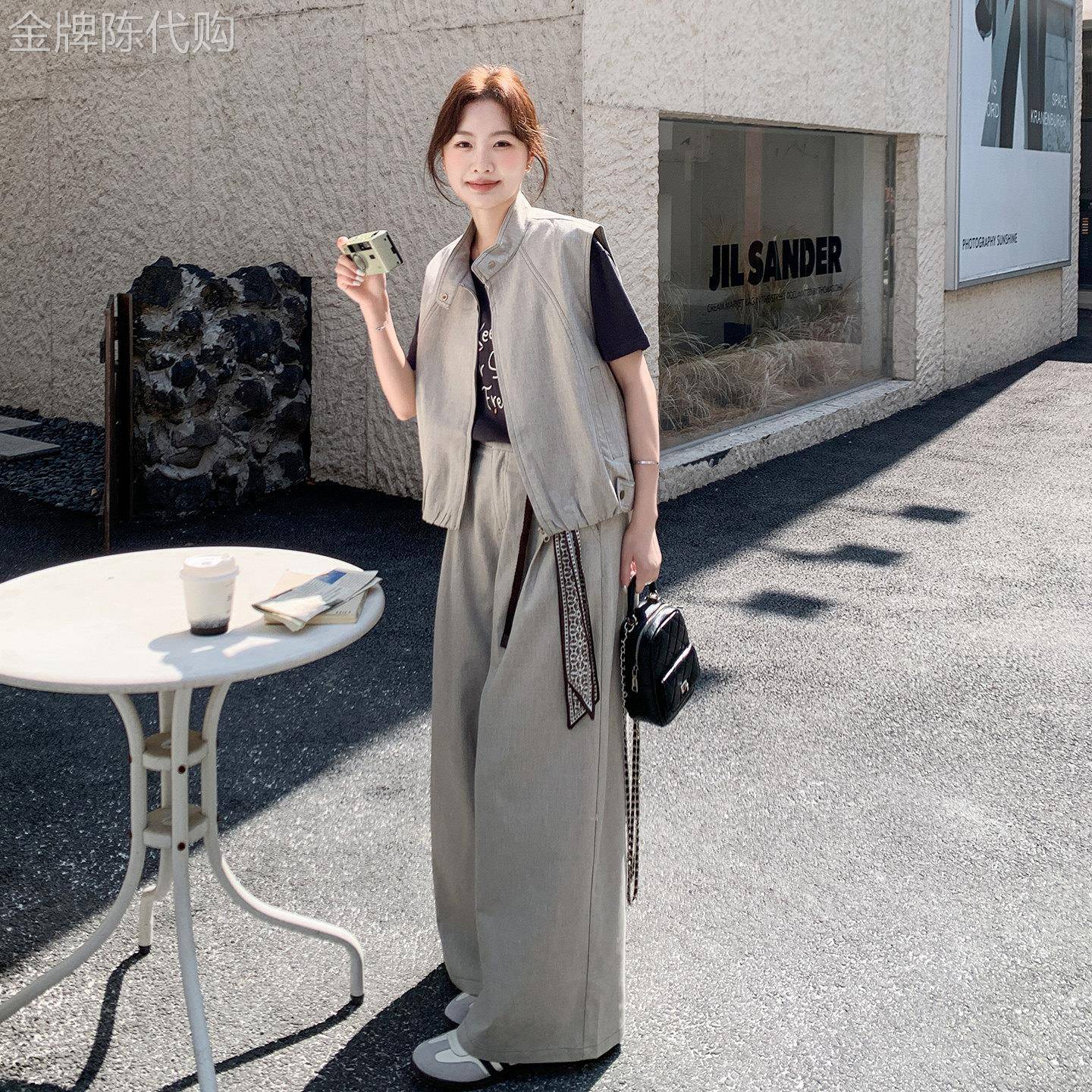 韩系休闲工作服马甲套装女夏2026超火穿搭一整套复古印花T恤阔腿
