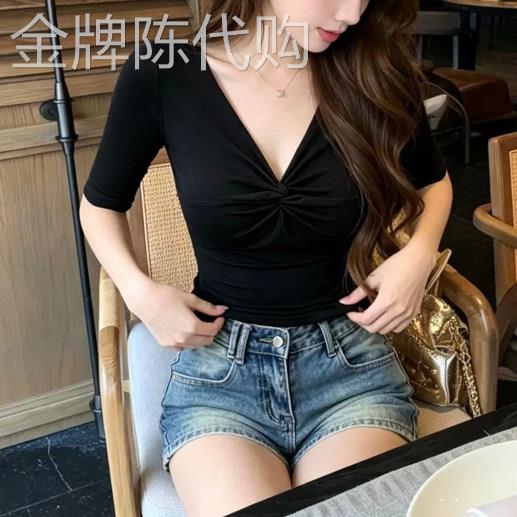 性感辣妹风扭结V领中袖T恤女2026夏季新款欧货修身显瘦短款上衣潮