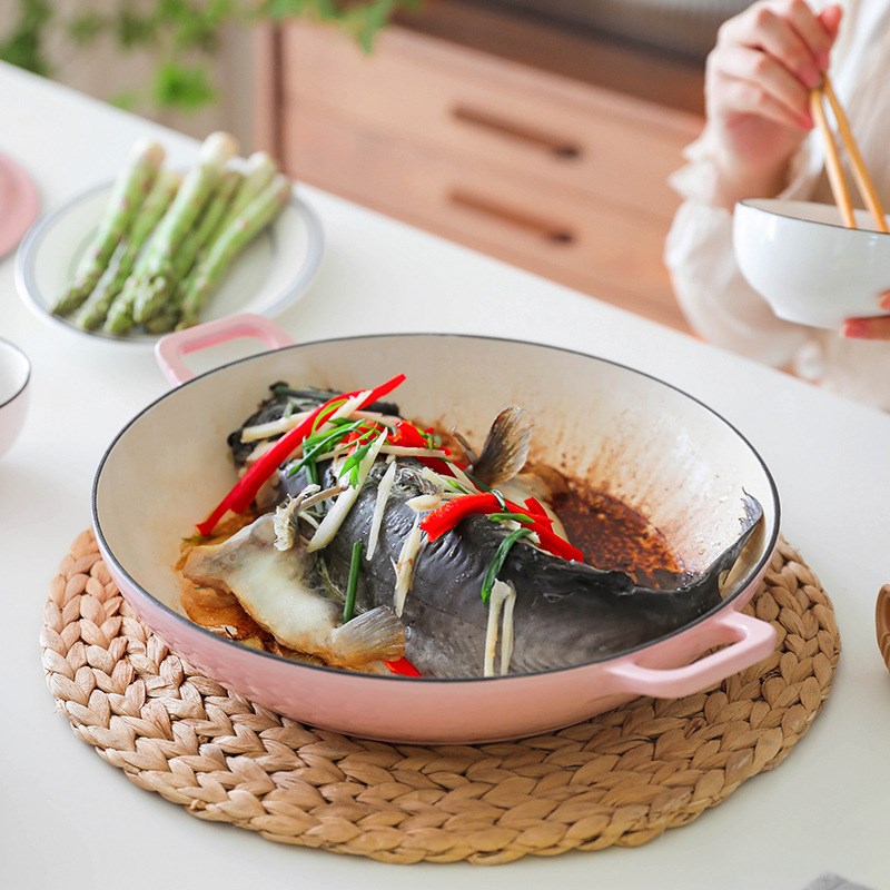 外贸铸铁珐琅锅26海鲜锅焖烧铁锅家用微压闷焗平底浅Z锅餐厅酒店