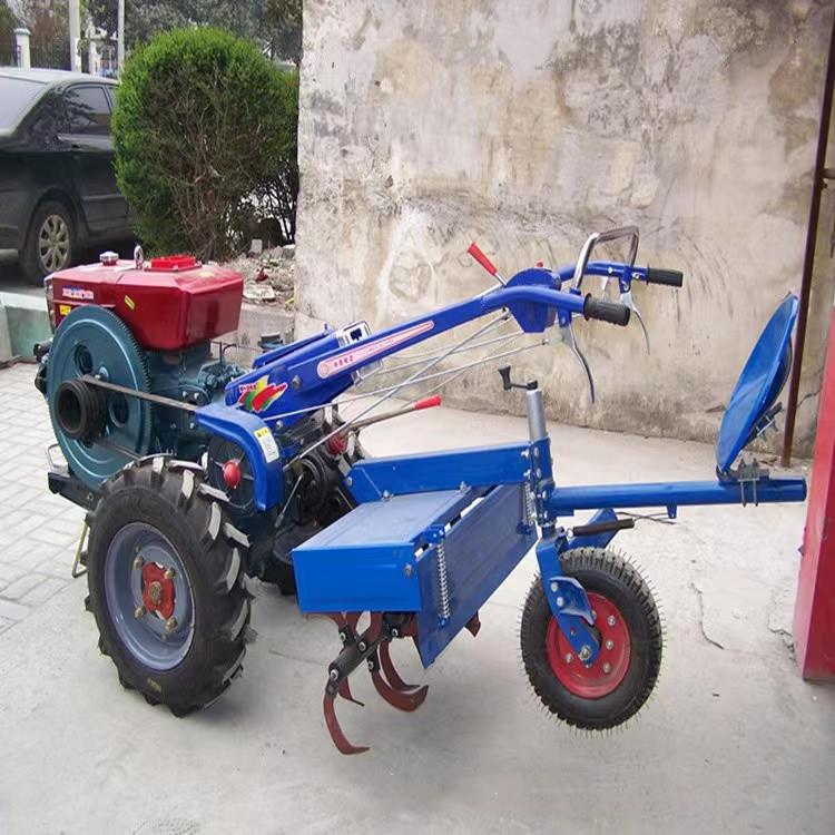 1马力农耕运输型APM带车5斗手扶小拖机乘坐式拉型旋耕机圆盘犁开