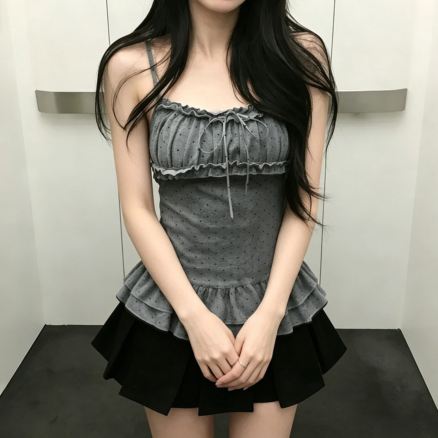 纯欲辣妹风波点印花一字领吊带上衣木耳边褶皱设计感修身打底背心