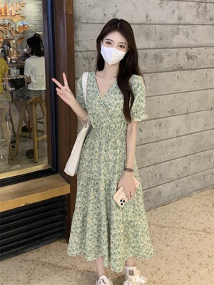 实拍 夏季2024法式温柔韩系收腰黑色小碎花V领连衣裙蛋糕长裙子女