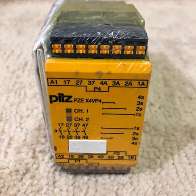 PZE X4VP4 C 787586 安全继电器 PILZ工控自动化配件议价维修