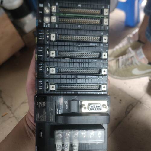 CJ2MCPU12 ID231 OD231 NC413 PLC工控扩展模块议价维修