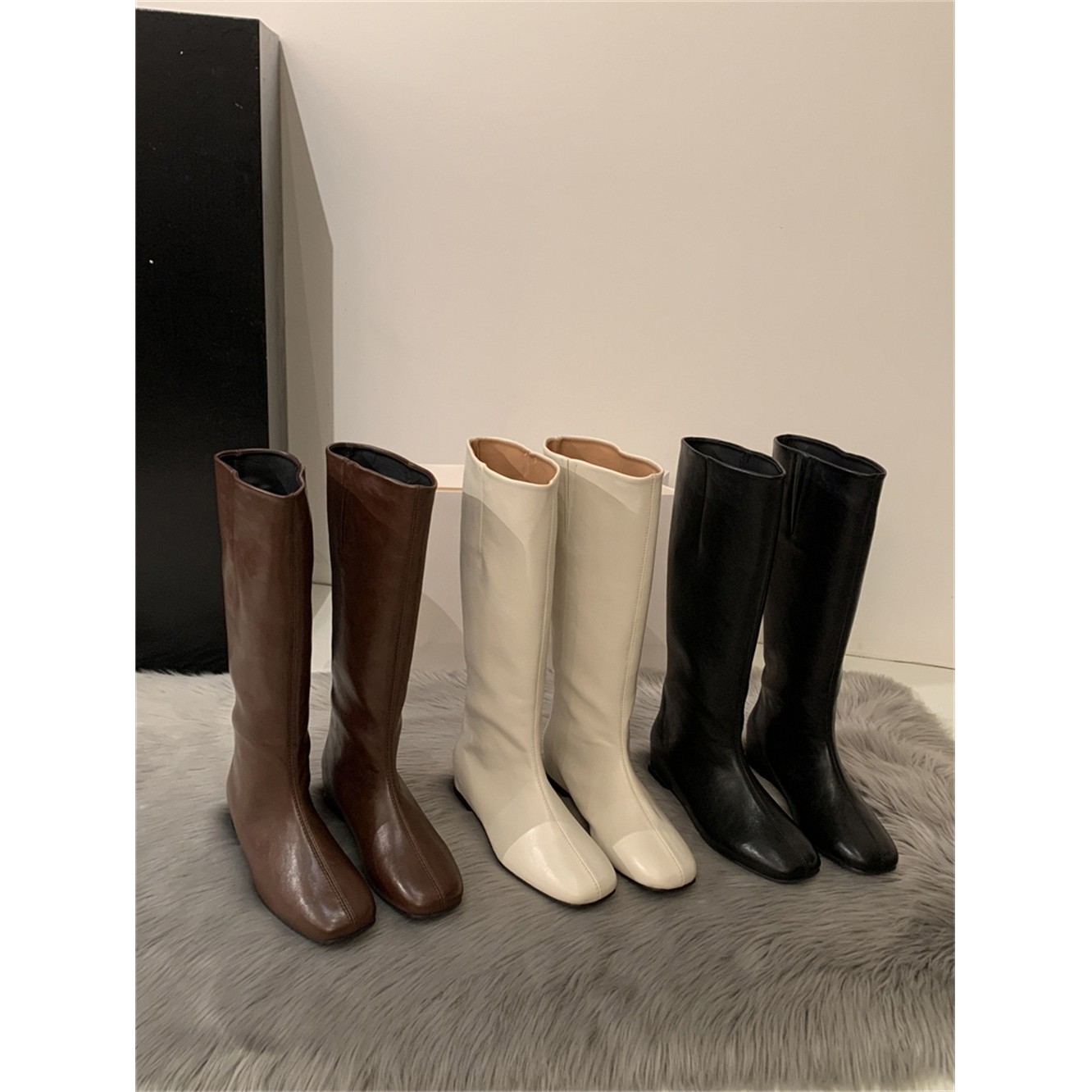 香港直筒方头长靴女秋冬2025新款百搭时尚白色内增高大筒围骑士靴