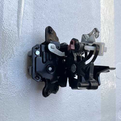 五菱征程尾门锁体 后门锁块 后盖锁总成 15-16款后备箱尾盖锁体