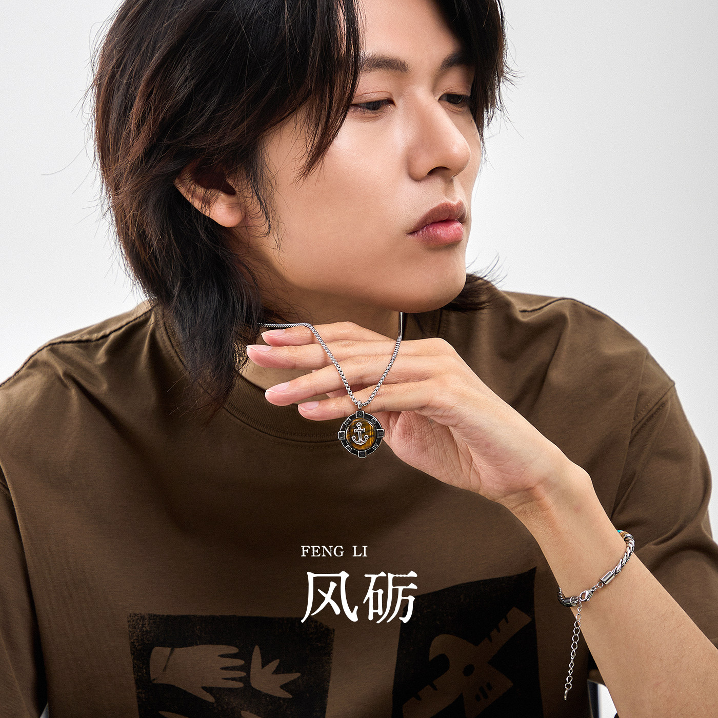 星宇纪男士钛钢虎眼石圆牌项链图片