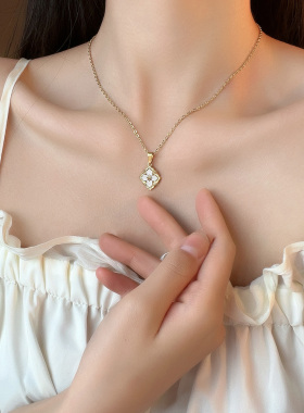 不锈钢四叶草轻奢方形项链