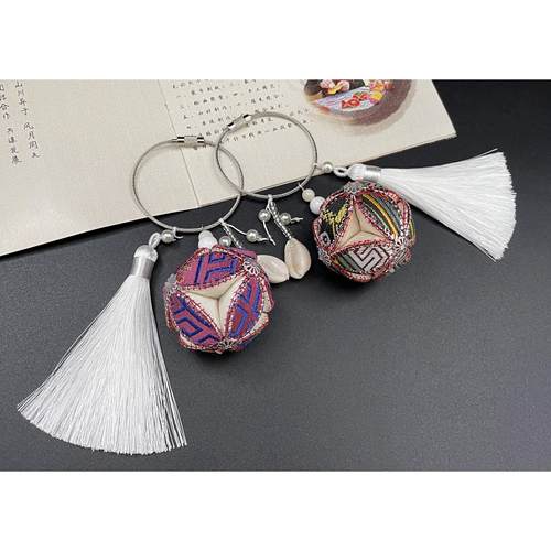 广西靖西秀芳绣球纯手工大圆扣绣球吊坠