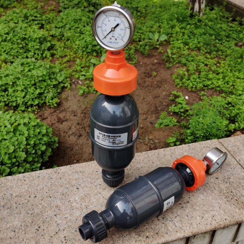 塑料UPVC空气脉动阻尼器脉冲缓冲罐带隔膜压力表1/1.6MPA环保内径