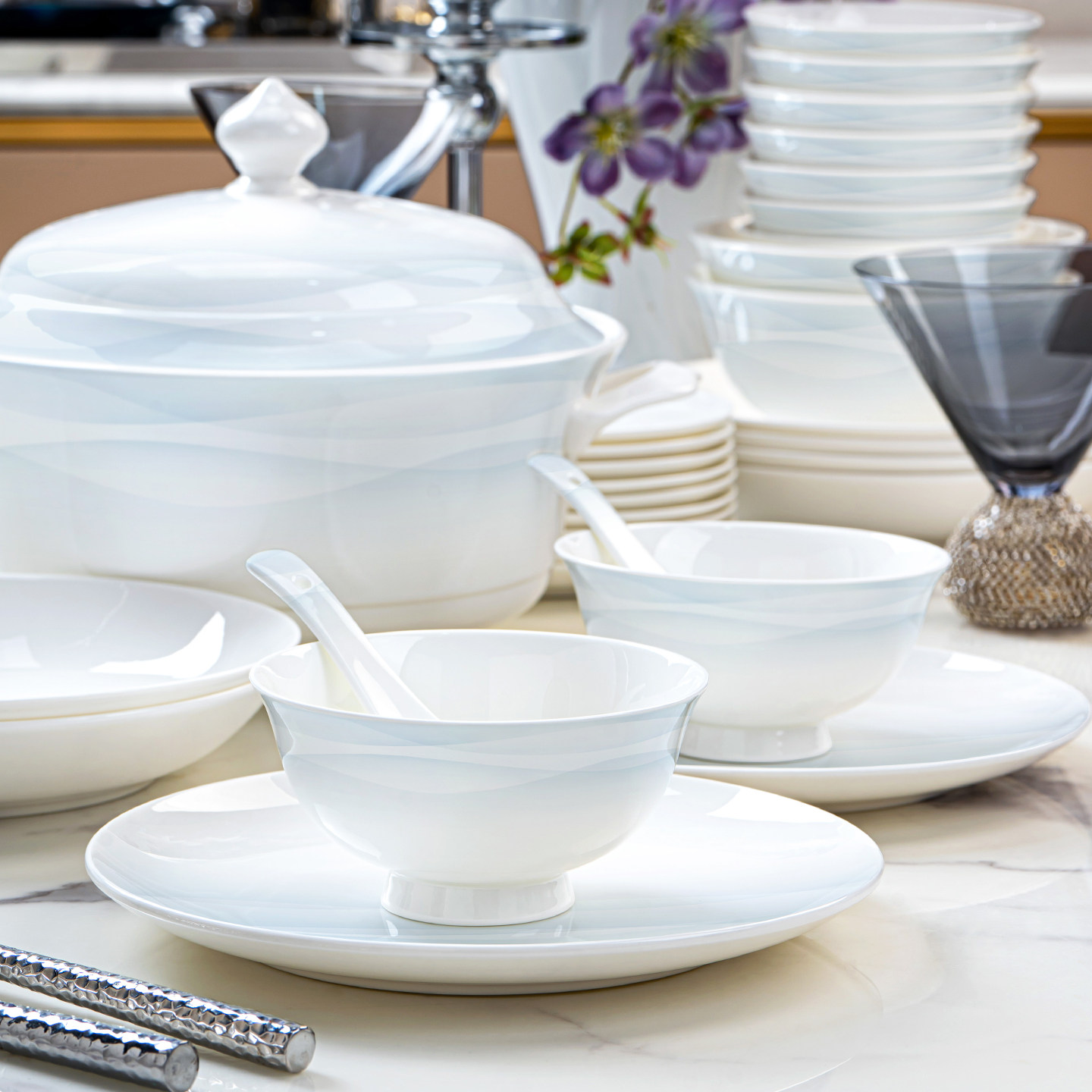 景德镇陶瓷餐具高档套装2025新款碗盘家用高颜值碗碟新婚乔迁送礼