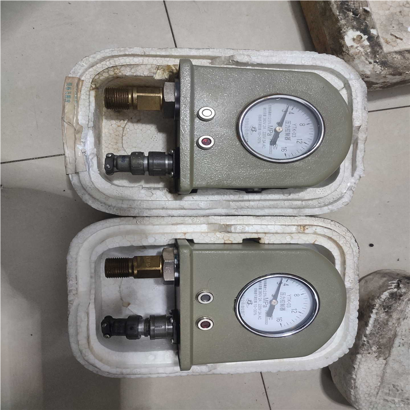 议~全新库存YTK-03型压力控制器，有两个。外包装有点脏 不介
