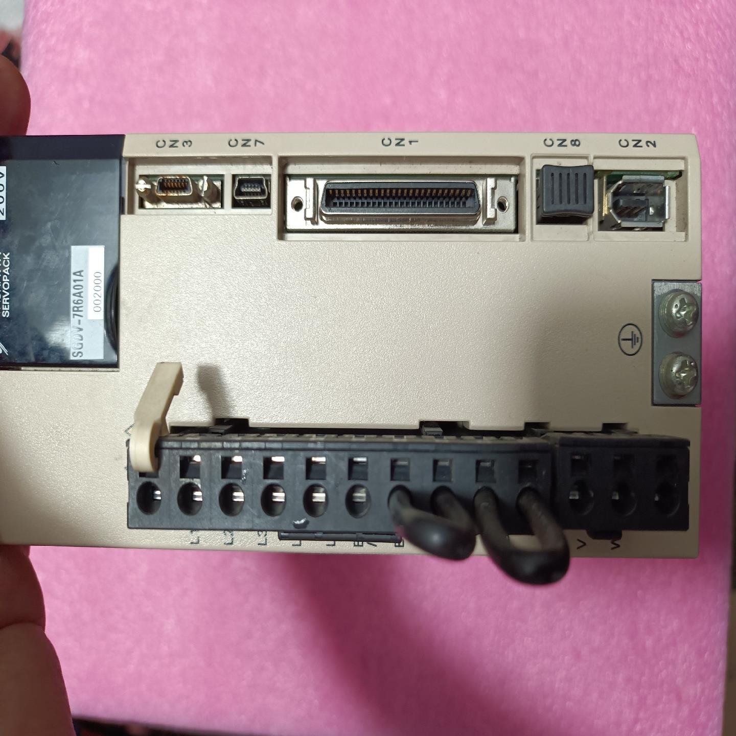 安川伺服驱动器1kwSGDV-7R6A01A002000(崽崽配件）