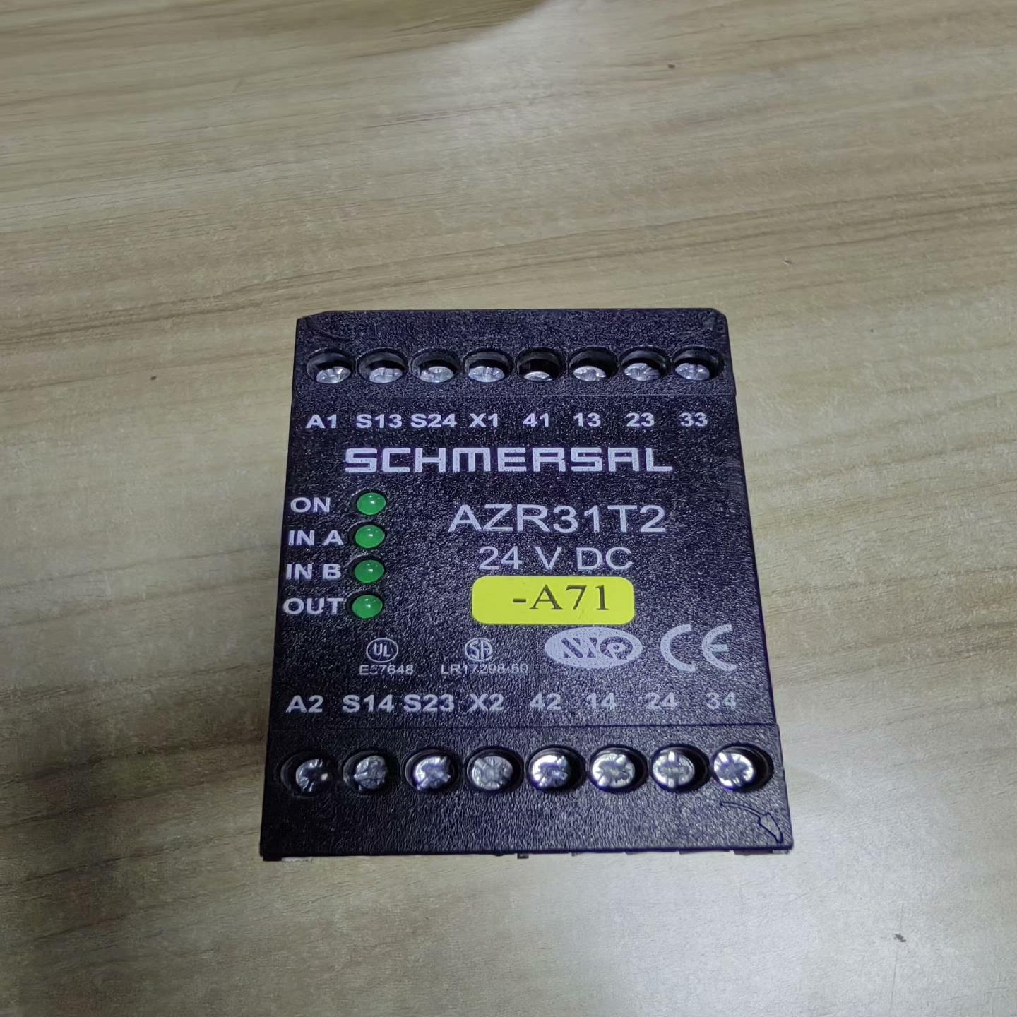 SCHMERSAL安全继电器AZR31T2实物拍摄电源24V（耶耶电子）