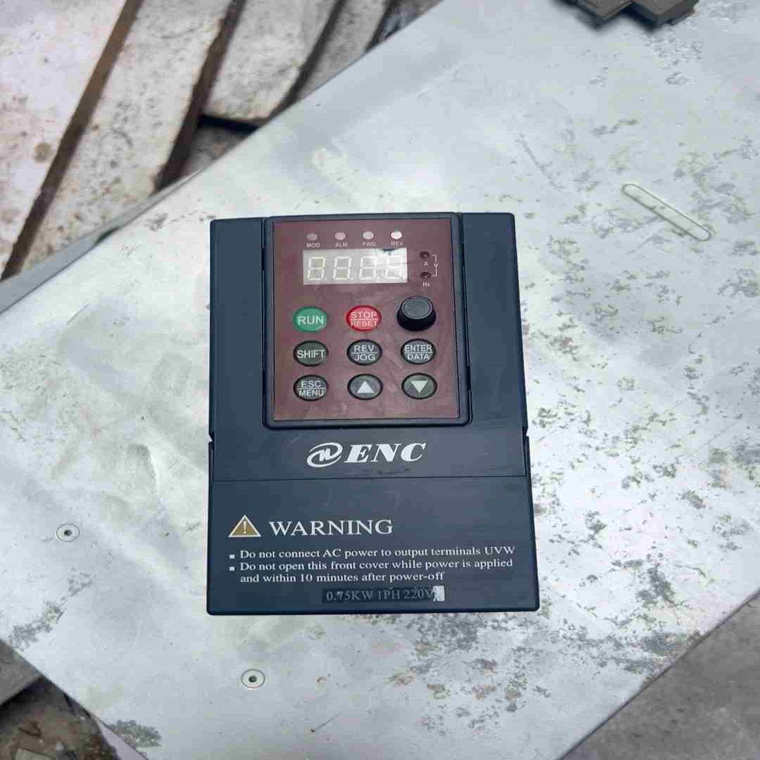 EDS800-2S0007N 易能变频器 成色不错议价