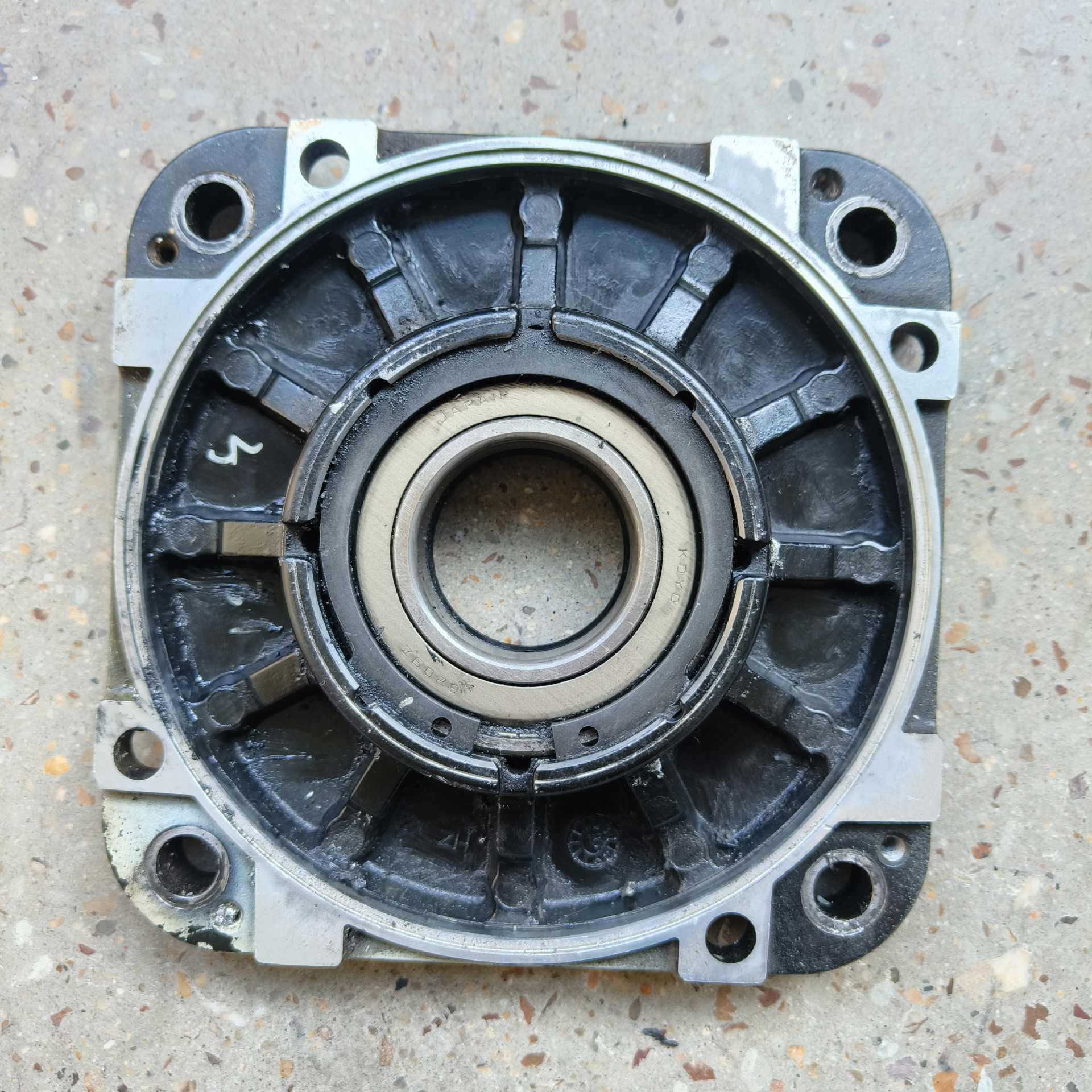 安川7.5kw伺服电机前端盖带轴承(崽崽配件）