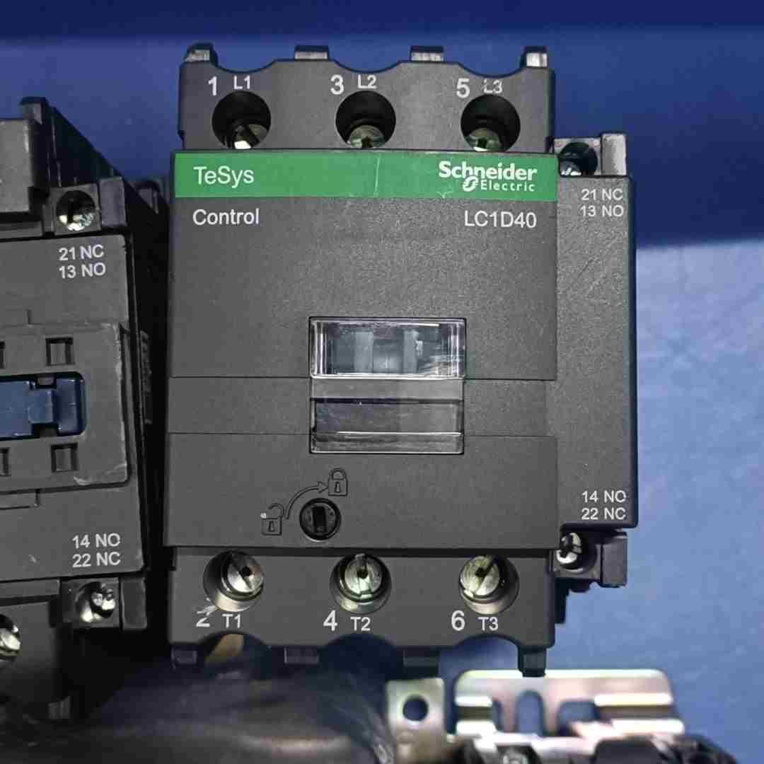 议价正品施耐德交流接触器LC1D40 50 65 80 95 M