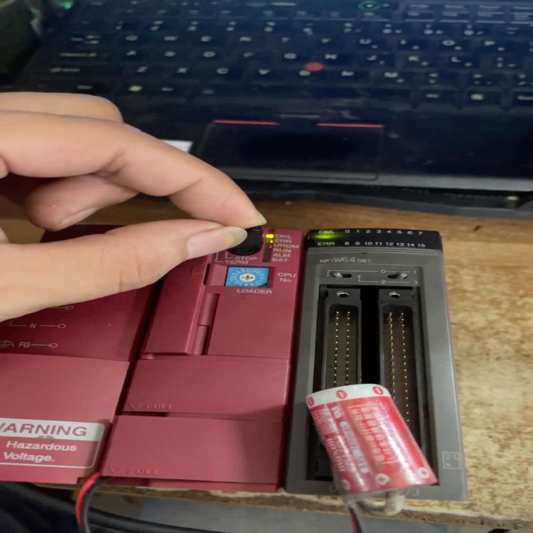 富士PLC主机NP1PM-48R带128M内存卡（憨憨电子）