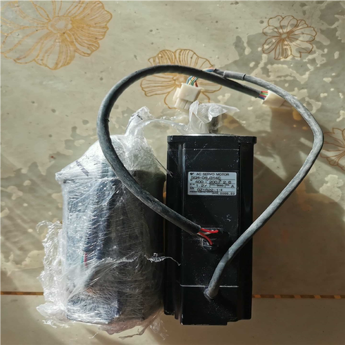 （议价）伺服电机SGM-04U314C，库存电机未使用。