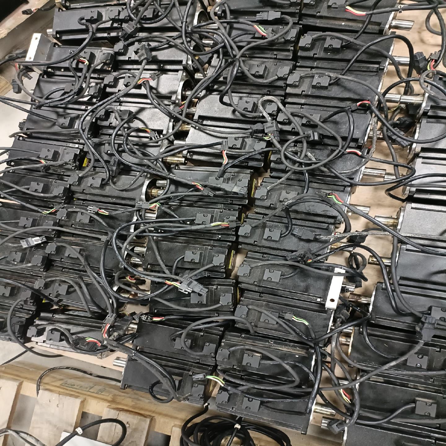 台达伺服750瓦，年份20年，ASD-B2-0721-B，E（卡套电子）