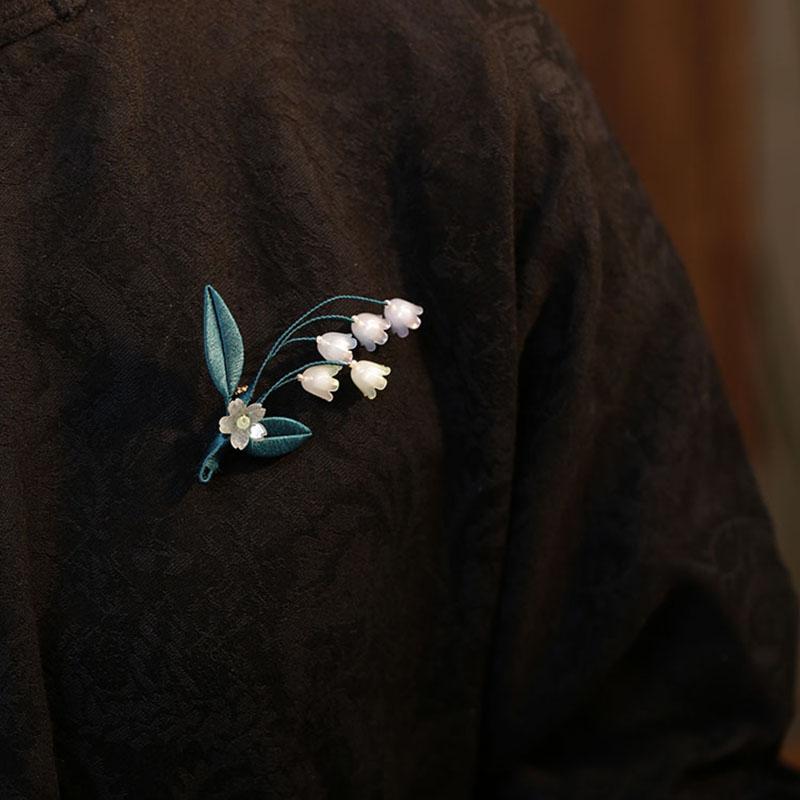 旗袍领口新中式铃兰花朵缠花胸针