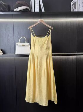 2023法式露背性感黄色吊带连衣裙度假风高级感收腰长裙轻奢