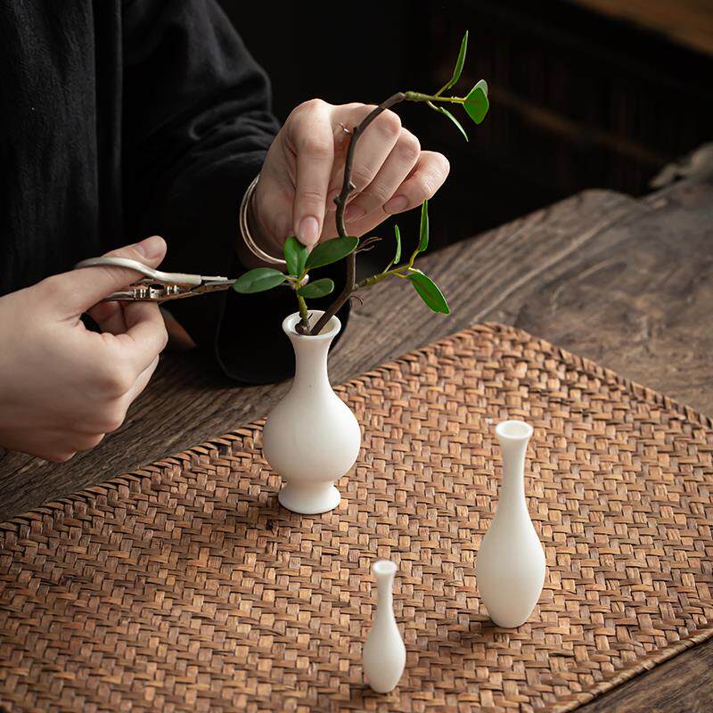 茶宠迷你白瓷小花器陶瓷花瓶禅意绿萝铜钱草花插茶桌水培茶具摆件
