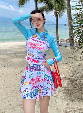 新款游泳衣套装分体夏季长袖防晒女夏士多巴胺遮肉显瘦保守冲浪服