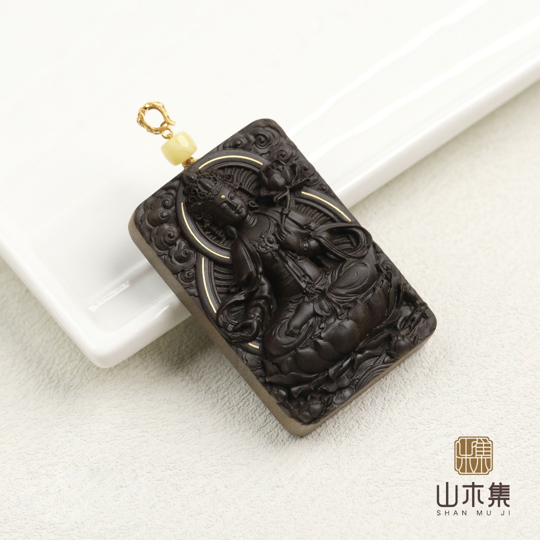 18K金天然印度老山檀吊坠阴沉料