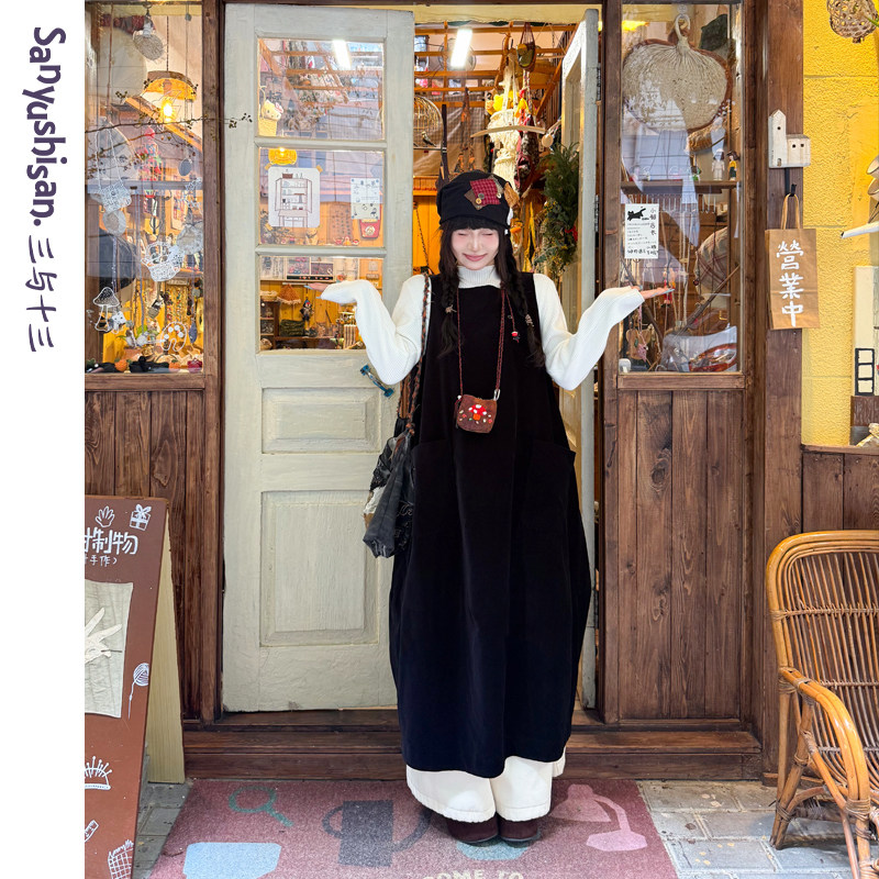 三与十三|黑色胶片机|日系百搭宽松显瘦连衣裙女丝绒花苞背带裙女