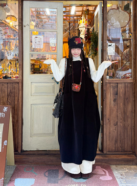 三与十三|黑色胶片机|日系百搭宽松显瘦连衣裙女丝绒花苞背带裙女