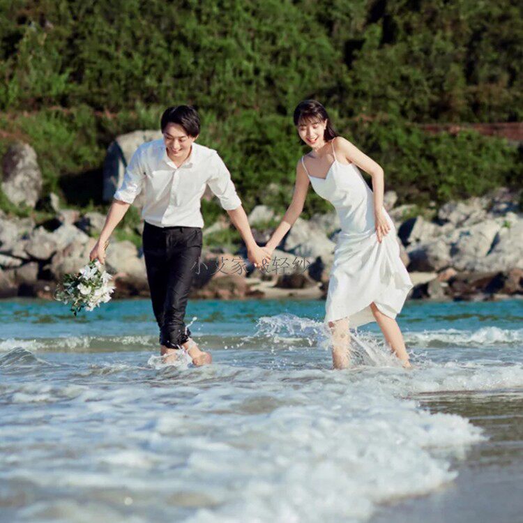 韩式吊带缎面轻婚纱简约领证登记旅拍外拍出门纱小礼服日常小白裙