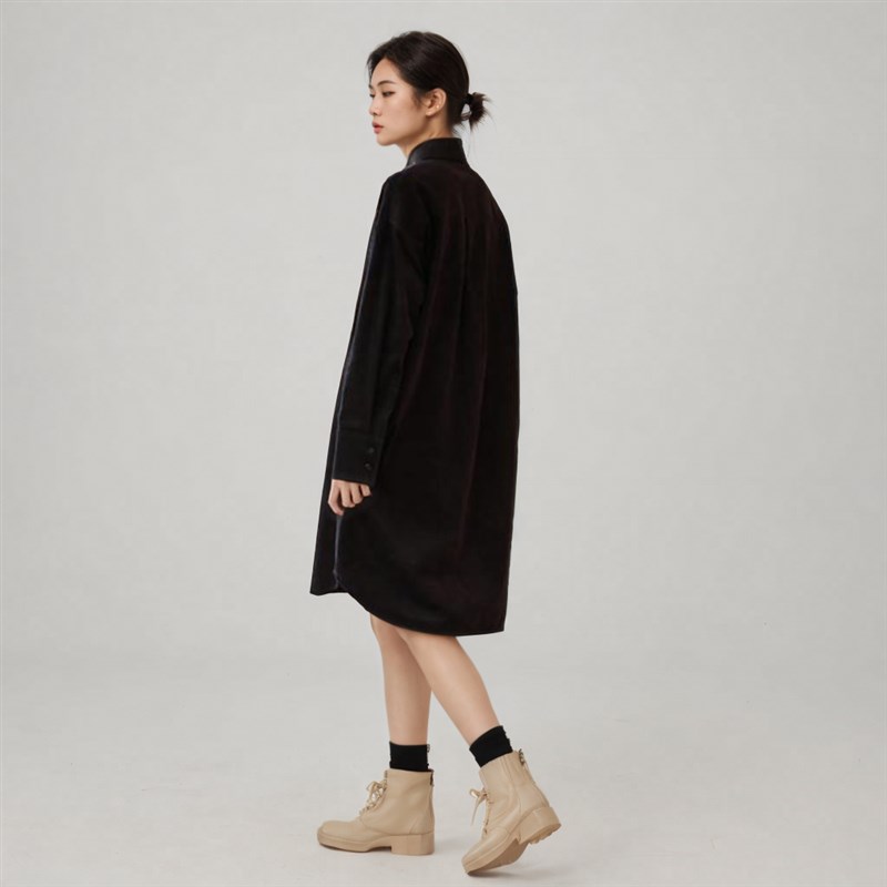 2024秋冬季新款高级松烟黑柔软简约宽松显瘦翻领灯芯绒衬衫连衣裙