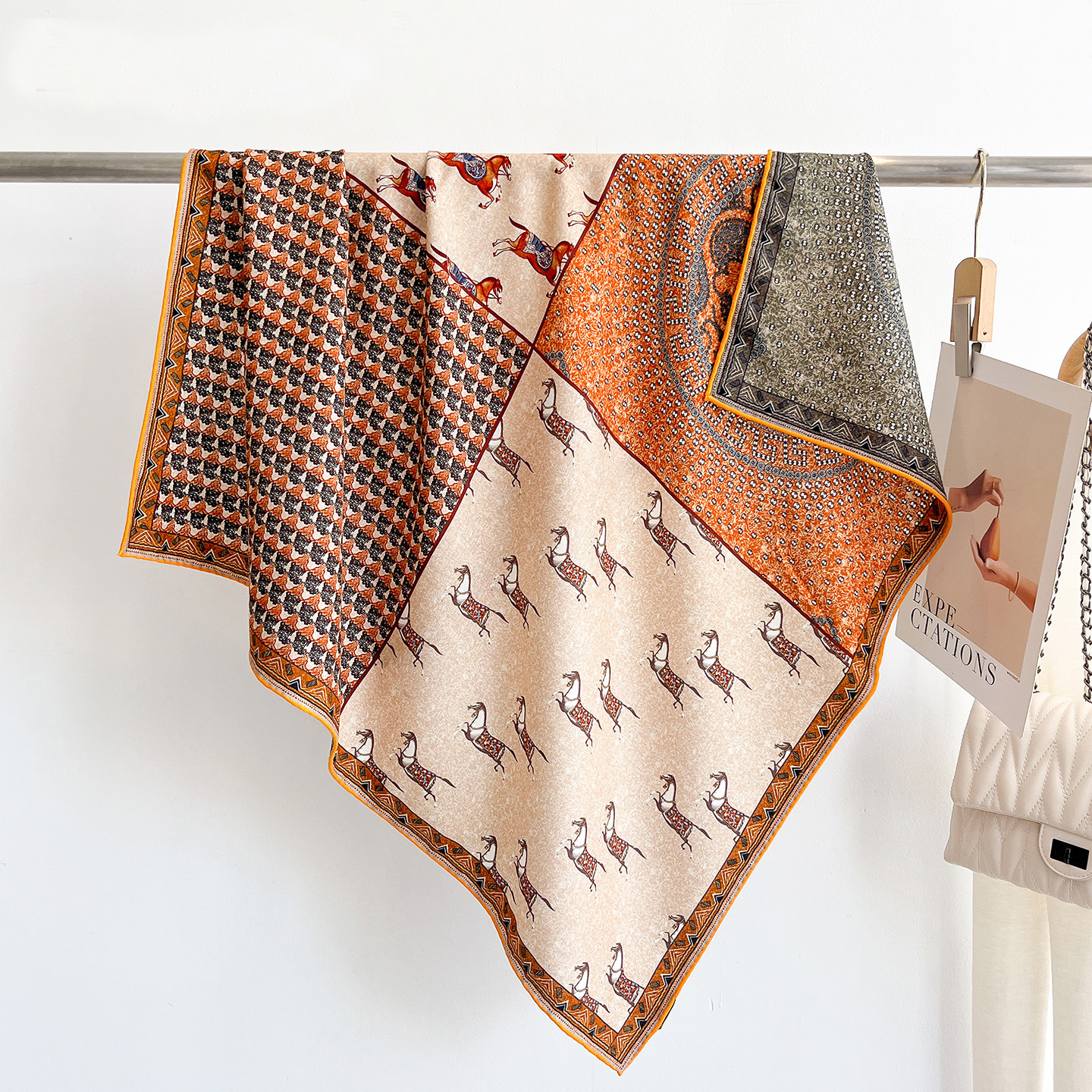 日本品质2025秋冬新款时尚高颜值90cm真丝羊毛方巾女法式轻奢护颈